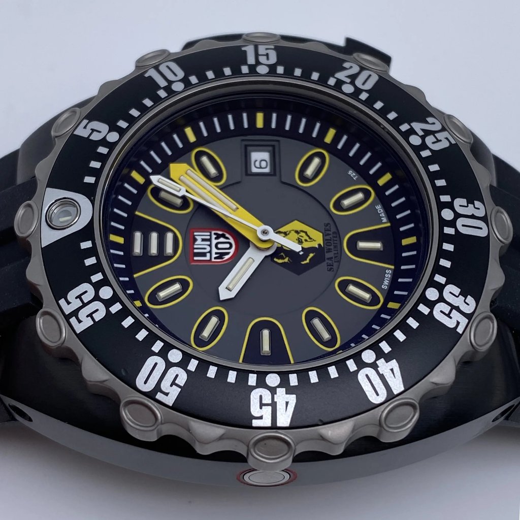 Up Close Front Facing Picture Of Luminox XS.1525 Stainless Steel Watch New With Defects Condition