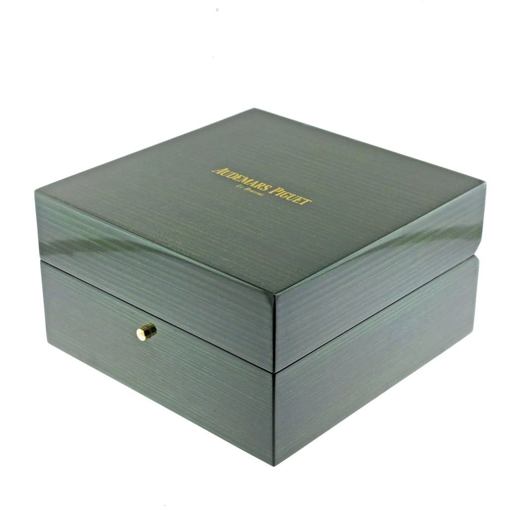 5th image of Audemars Piguet 26400SO.OO.A002CA.01 Wristwatch, PreOwned condition