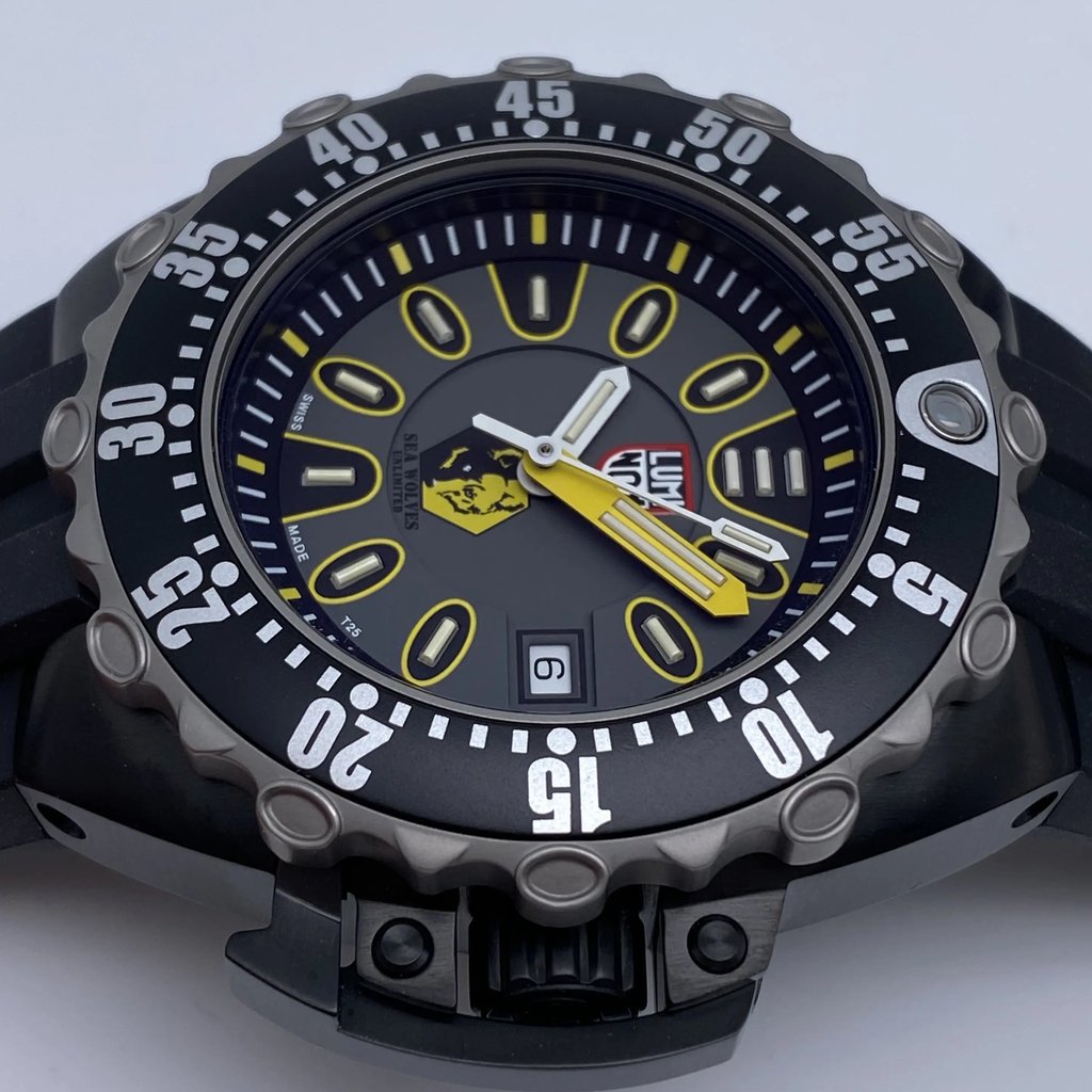 Up Close Front Facing Picture Of Luminox XS.1525 Stainless Steel Watch New With Defects Condition