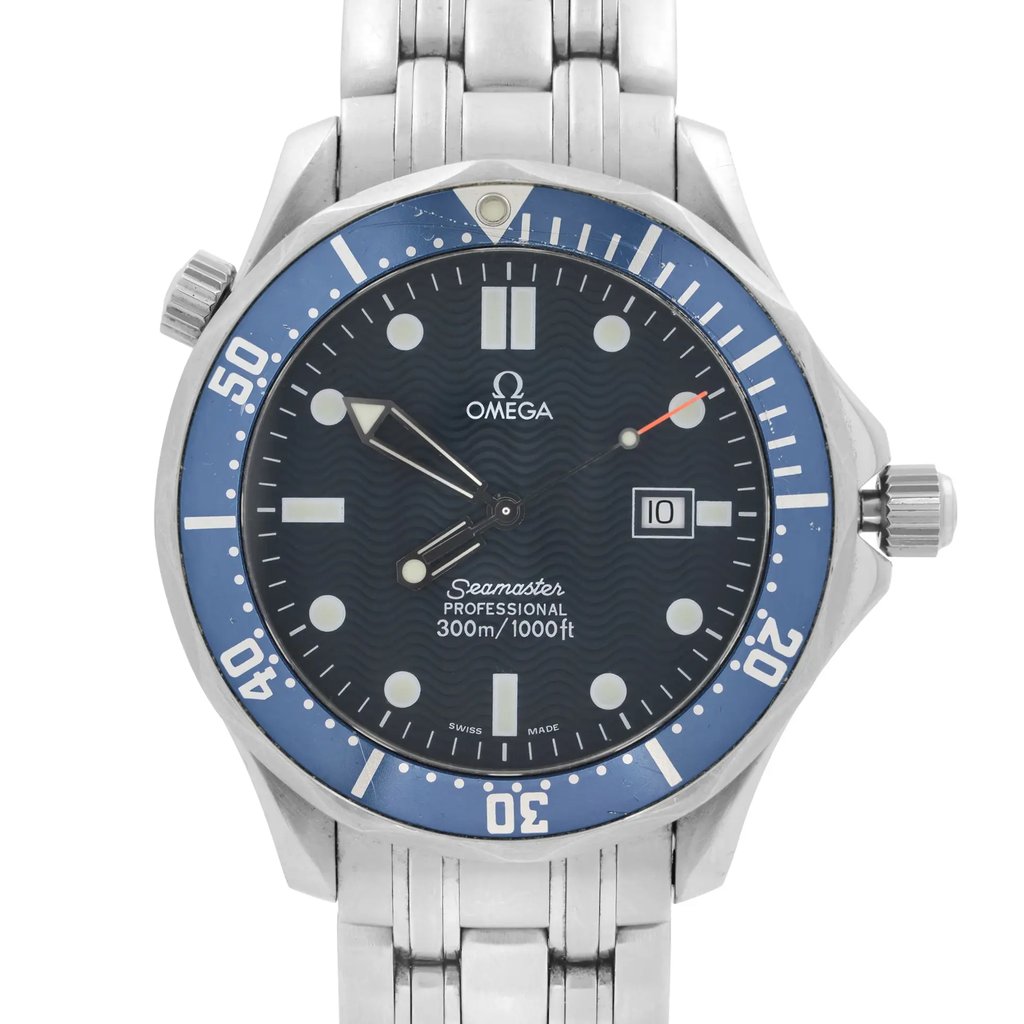 Up Close Front Facing Picture Of OMEGA 2541.80.00 Stainless Steel Watch Pre Owned Condition