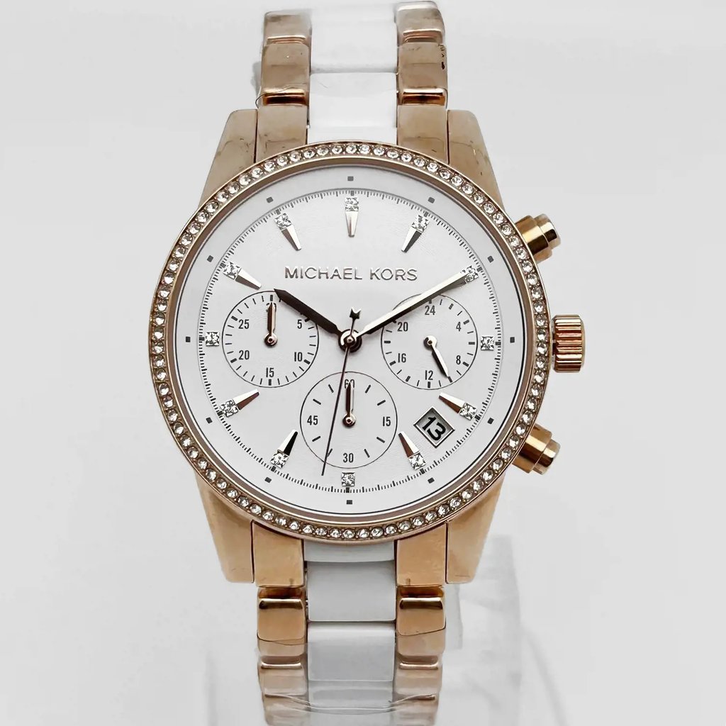 Up Close Front Facing Picture Of Michael Kors MK6324 Stainless Steel Watch Display Model Condition