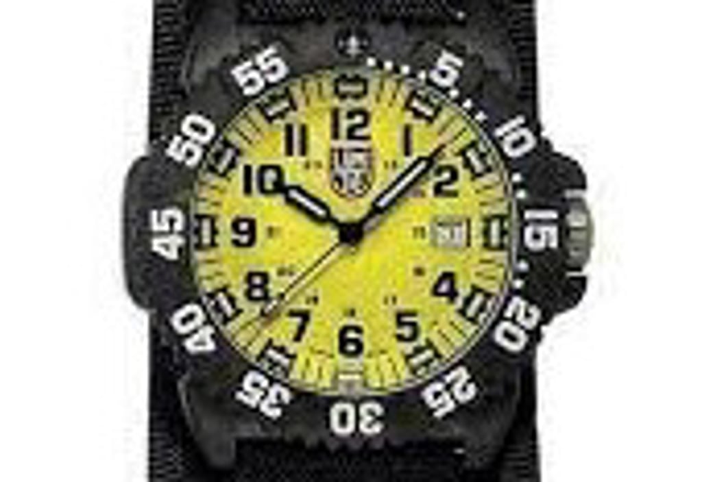 Up Close Front Facing Picture Of Luminox GGL.L3955.1 Carbon Watch Pre Owned Condition