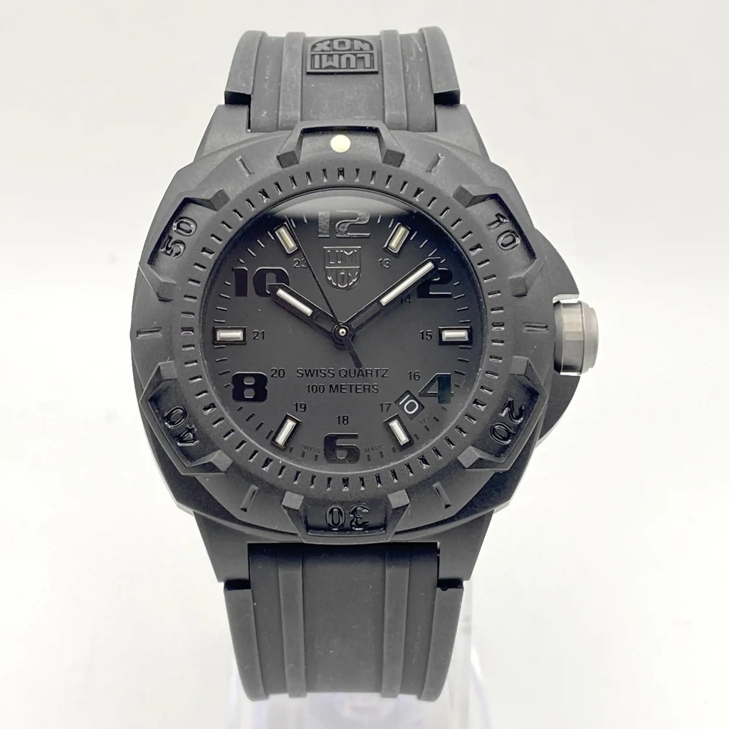 Up Close Front Facing Picture Of Luminox XL.0201.BO Carbon Watch Pre Owned Condition