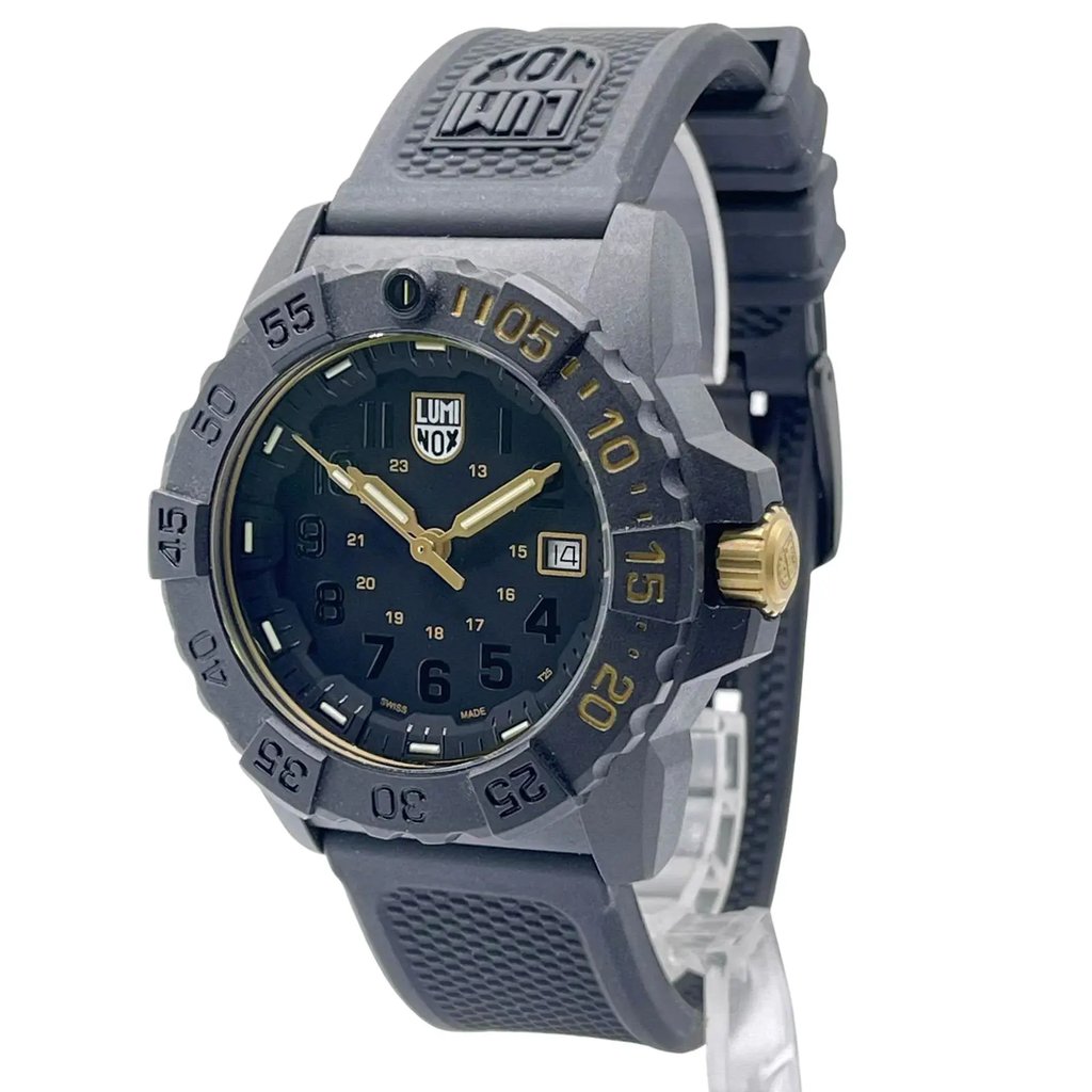 Front Full View Of Luminox 3501.GOLD.SET Carbon Watch Unworn Condition Good