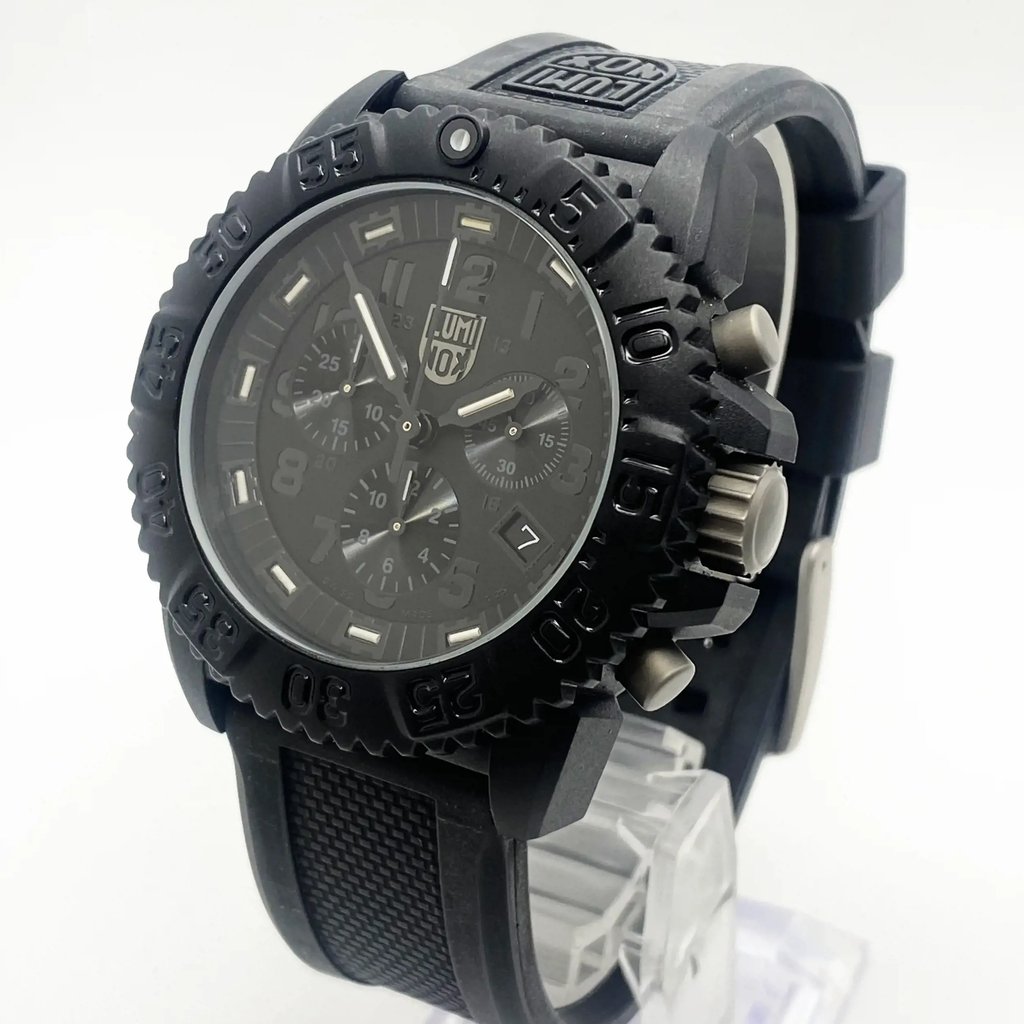 Up Close Front Facing Picture Of Luminox XS.3081.BO Carbon Watch Pre Owned Condition