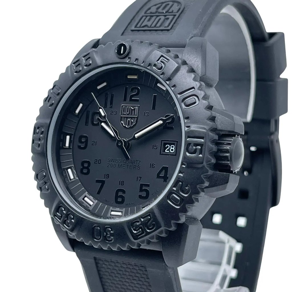 Up Close Front Facing Picture Of Luminox XS.3051.BO.1 Carbon Watch Display Model Condition
