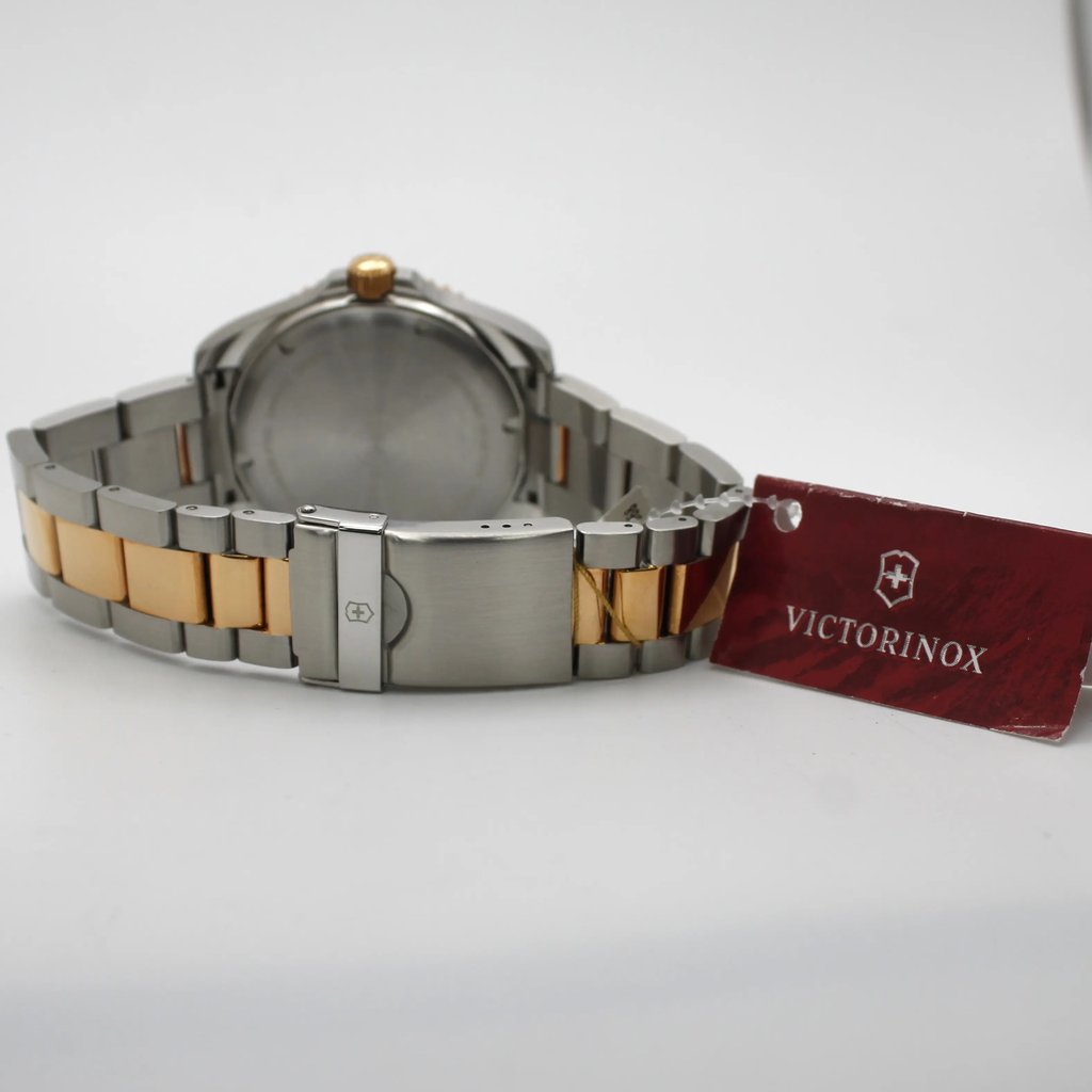 4th image of Victorinox Maverick Wristwatch, Unworn condition