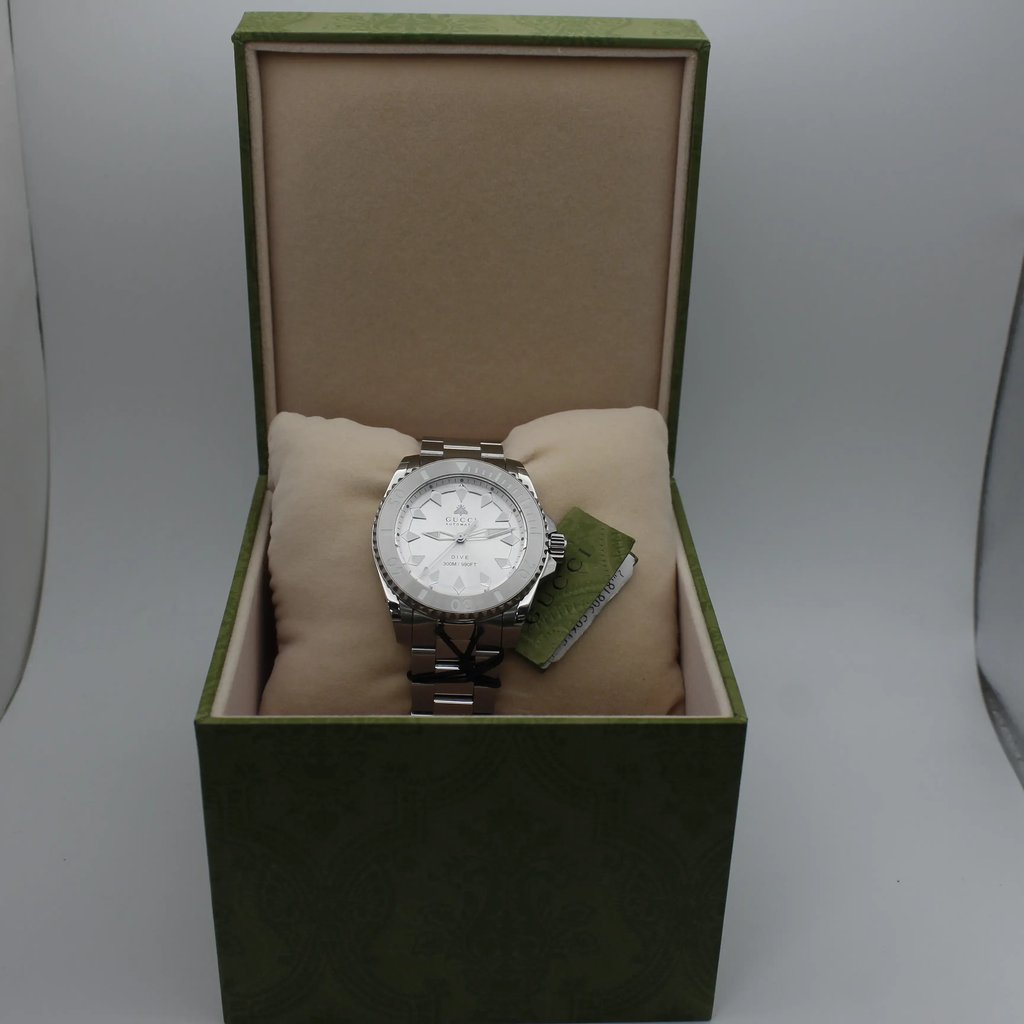 4th image of Gucci YA136354 Wristwatch, DisplayModel condition
