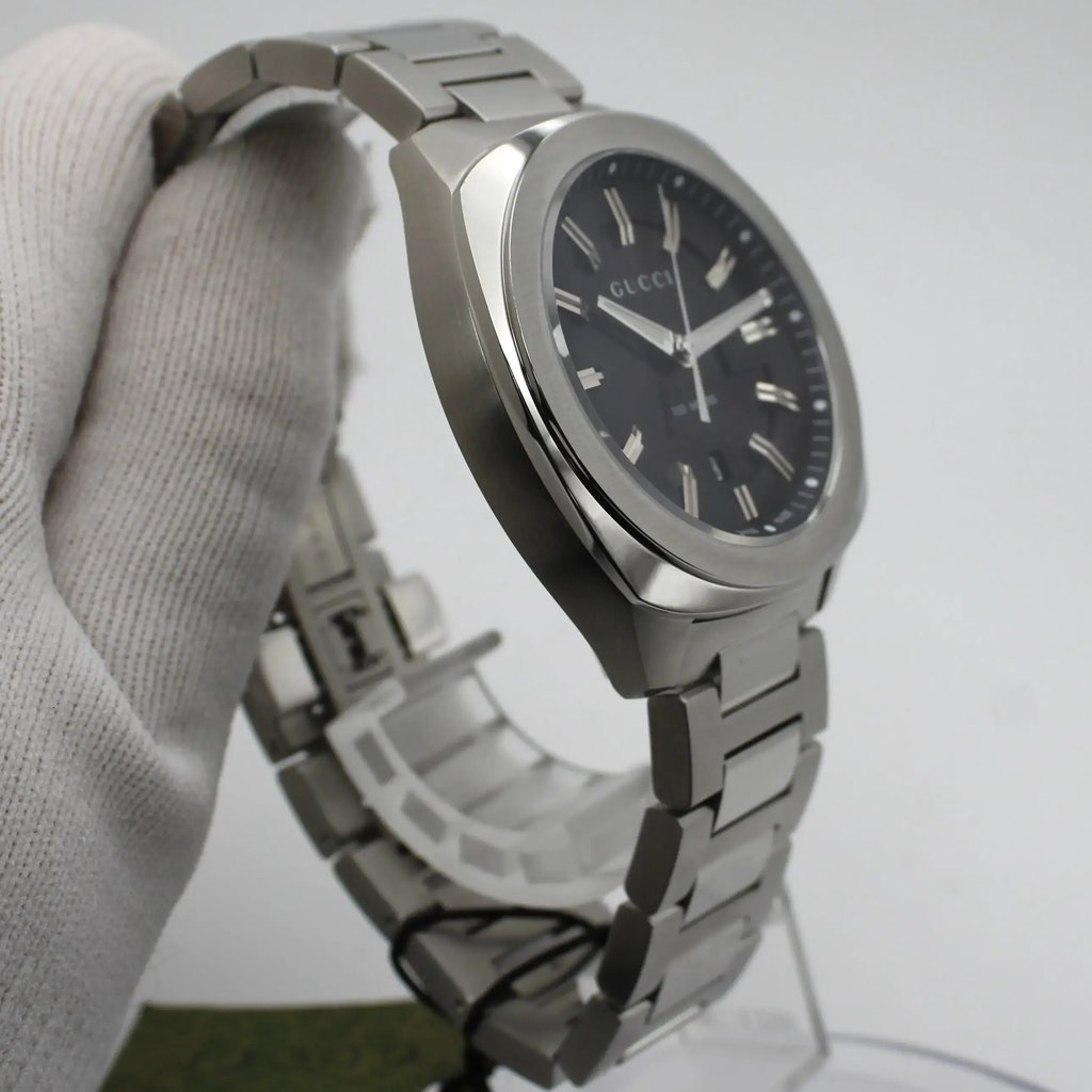 4th image of Gucci GG2570 Wristwatch, DisplayModel condition