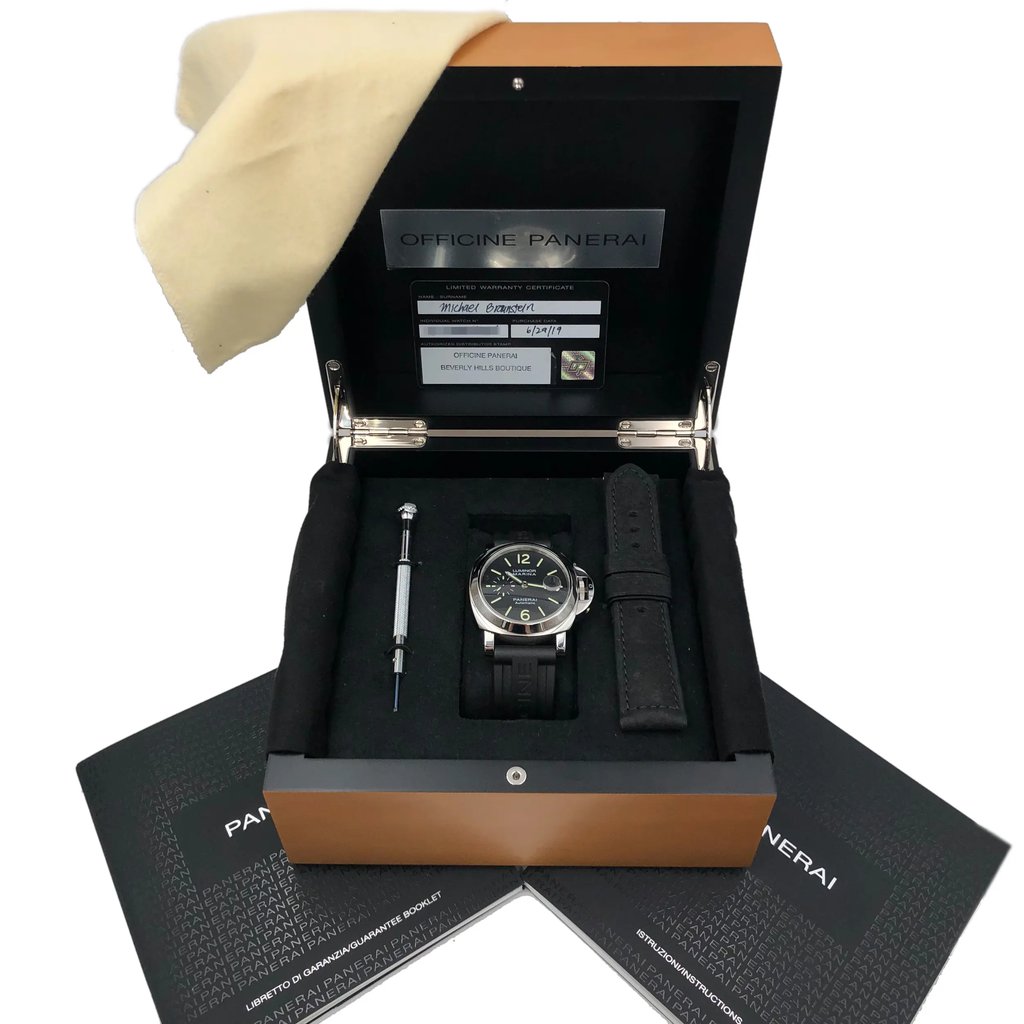 3rd image of Panerai PAM00104 Wristwatch, Unworn condition