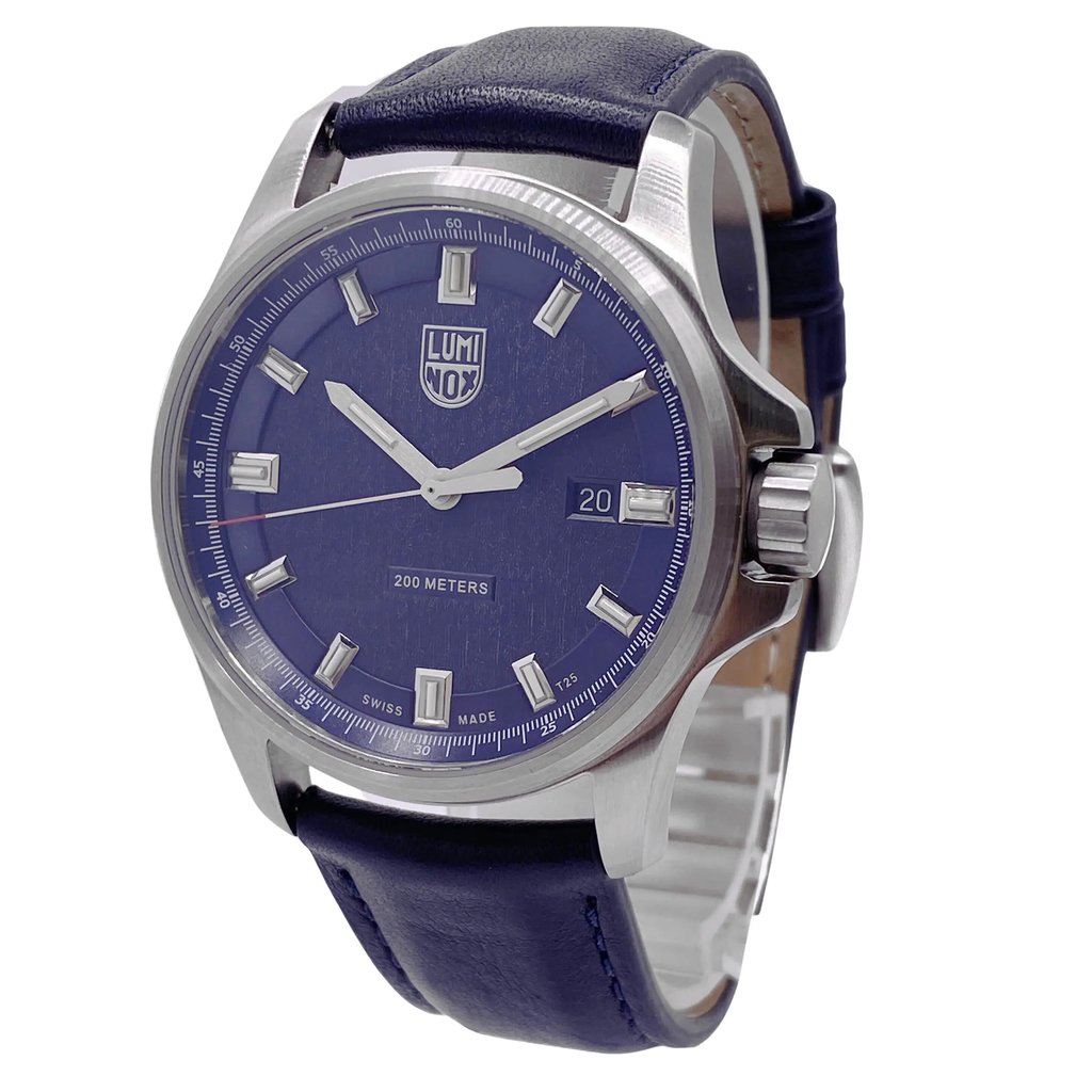 Up Close Front Facing Picture Of Luminox XL.1834 Stainless Steel Watch Display Model Condition