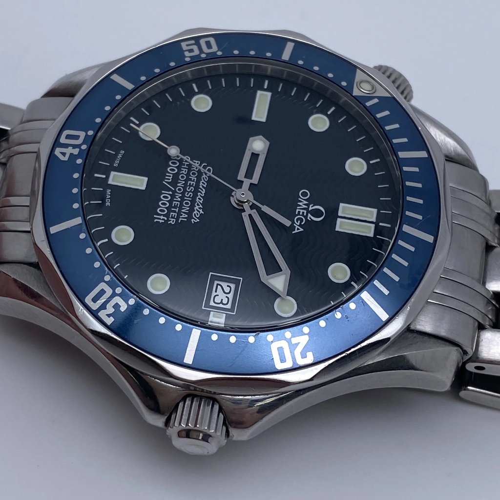 Up Close Front Facing Picture Of OMEGA 2531.80.00 Stainless Steel Watch Pre Owned Condition