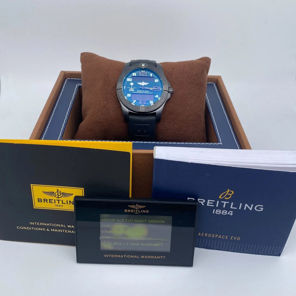  Full View Box, Documents and Breitling V793634A/L534-152S With Watch In The Image 