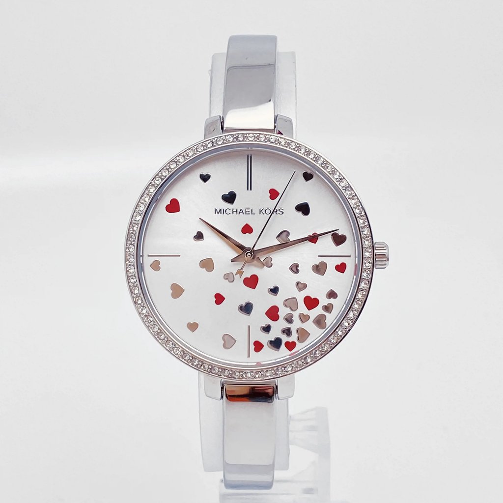 Up Close Front Facing Picture Of Michael Kors MK3976 Stainless Steel Watch New With Defects Condition