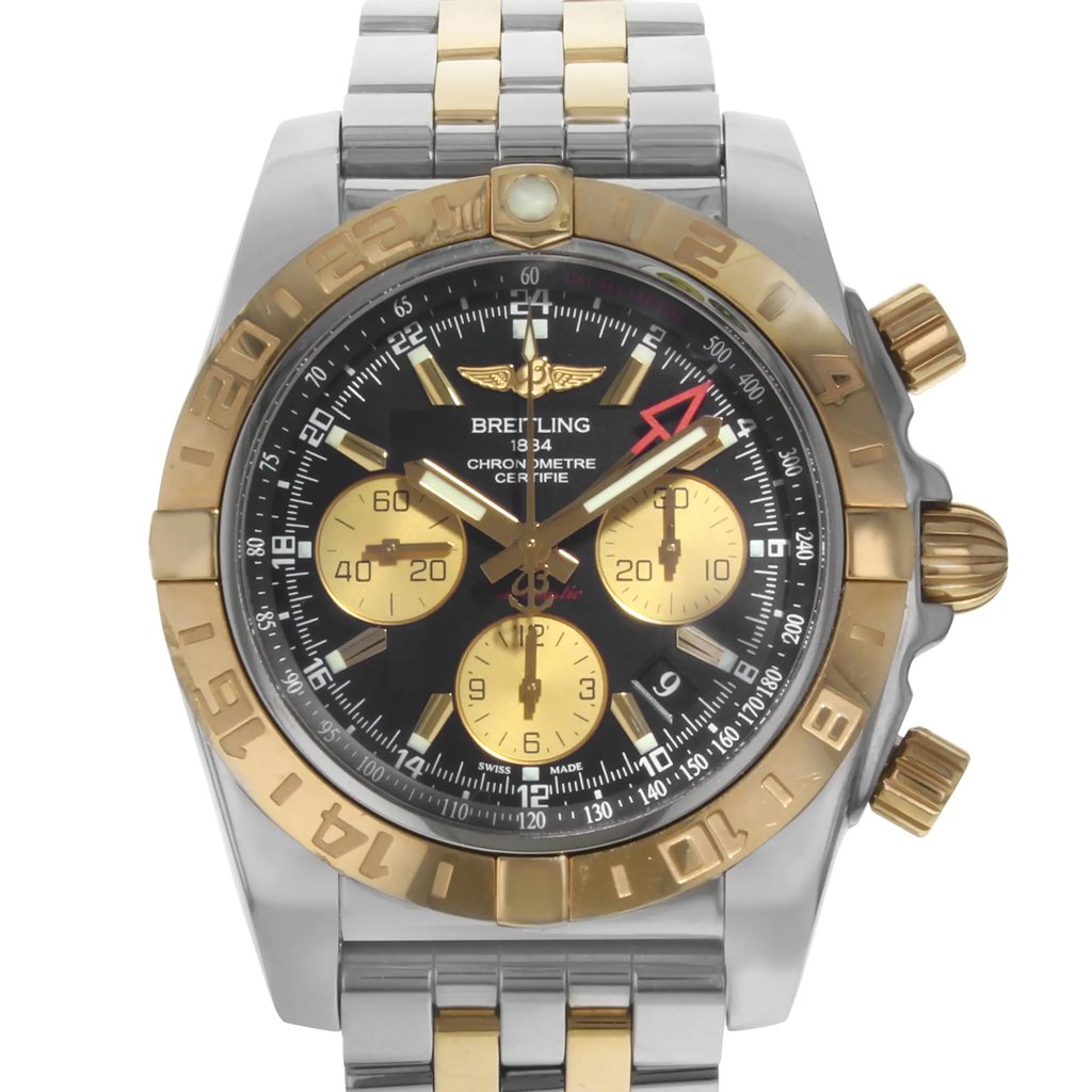 Up Close Front Facing Picture Of Breitling cb042012/bb86-375c Stainless Steel Watch Pre Owned Condition