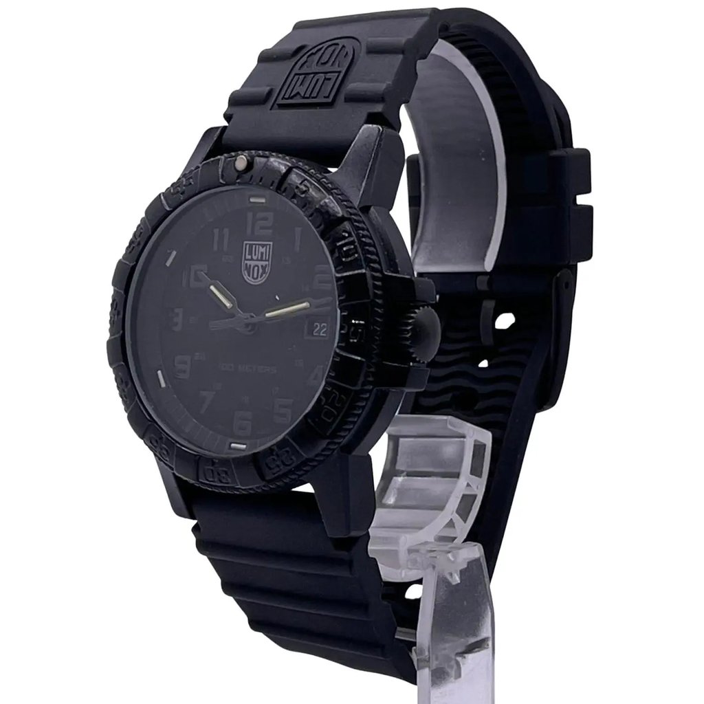 An image of a Wristwatch by Luminox. This Pre Owned item is designed for Men, featuring a Casual,Diver style. It has a Quartz movement and an Analog display with a Black dial color. The indices include 12-Hour Dial,Arabic Numerals. The band is made of Rubber and the case is made of Carbonox. The watch has a Round shape with a case size of 44 mm and a case thickness of 13 mm.