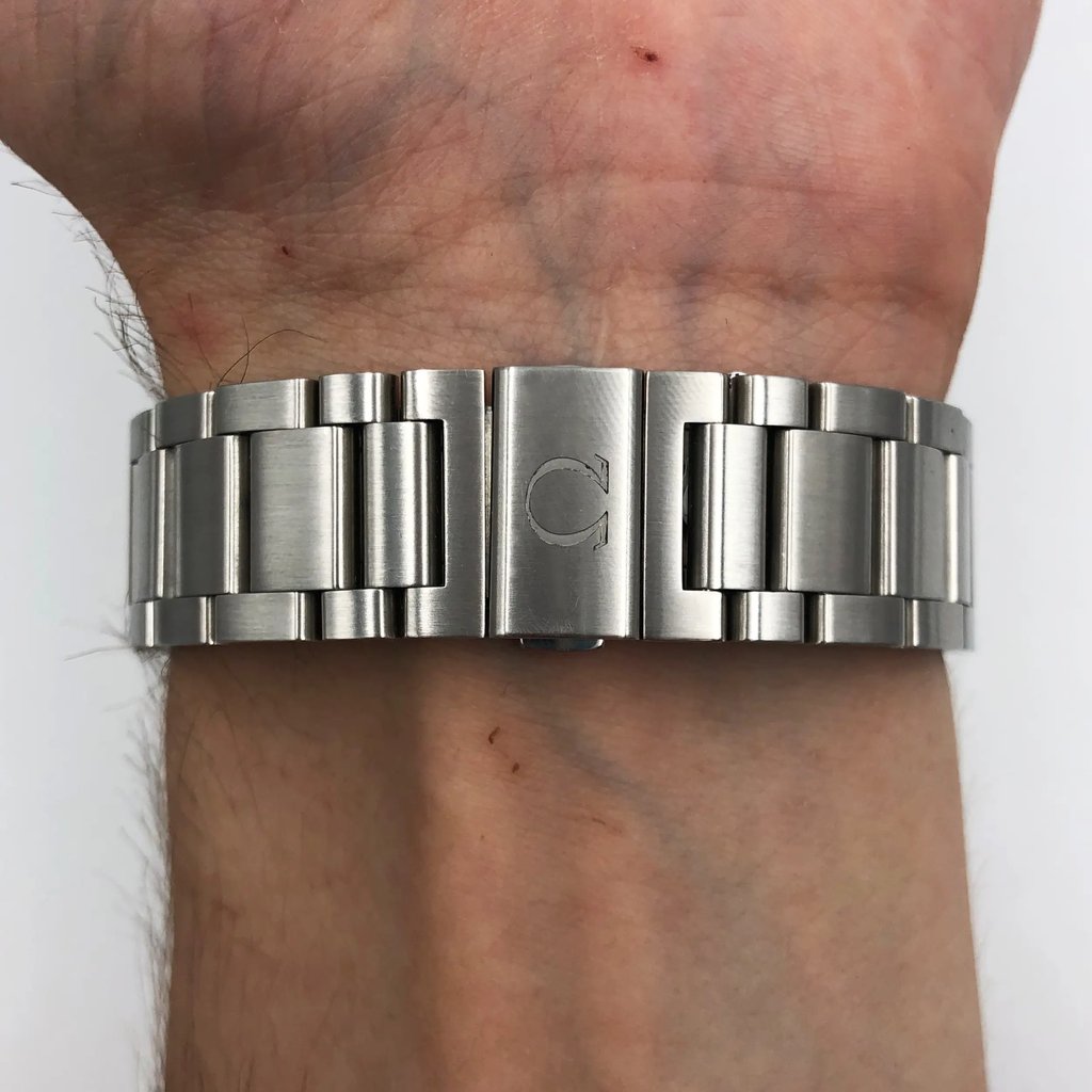 7th image of OMEGA 231.10.42.21.06.001 Wristwatch, DisplayModel condition
