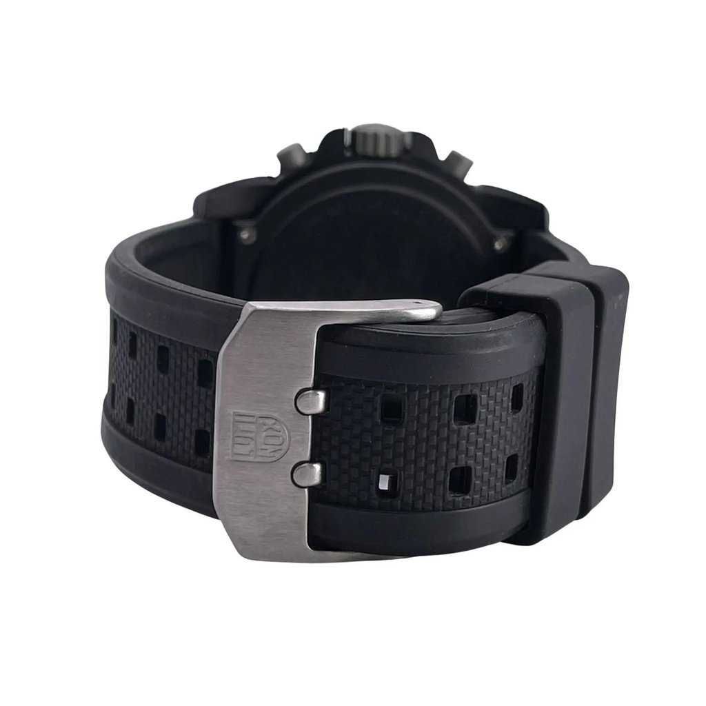 Back View Of Screwback Back Case And Closed Rubber Band Of Luminox XS.3083 Watch Display Model Condition