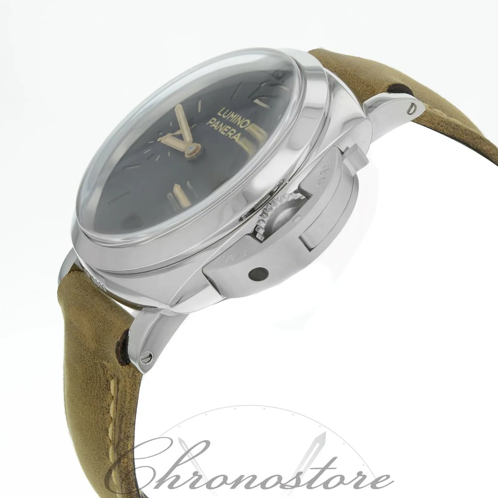 2nd image of Panerai PAM00423 Wristwatch, DisplayModel condition