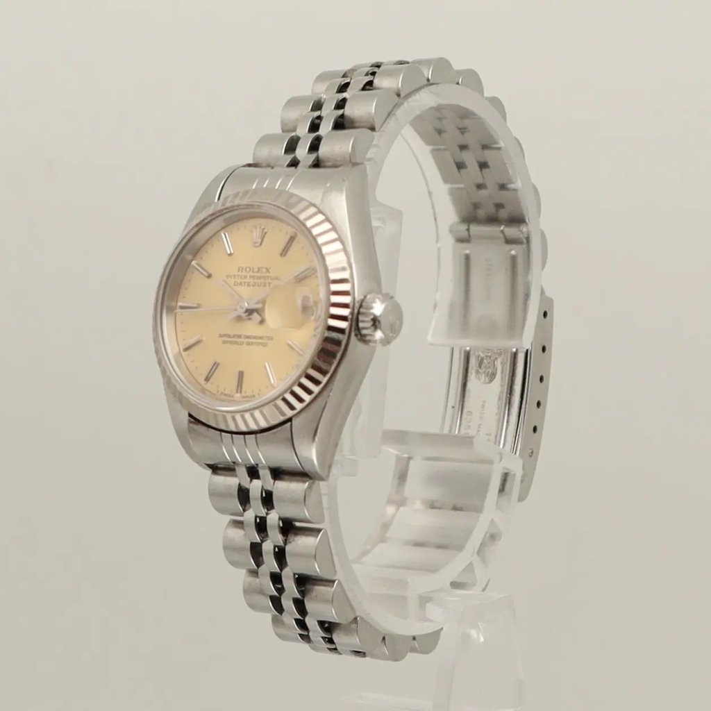 2nd image of Rolex Rolex Datejust 69174 Wristwatch, PreOwned condition