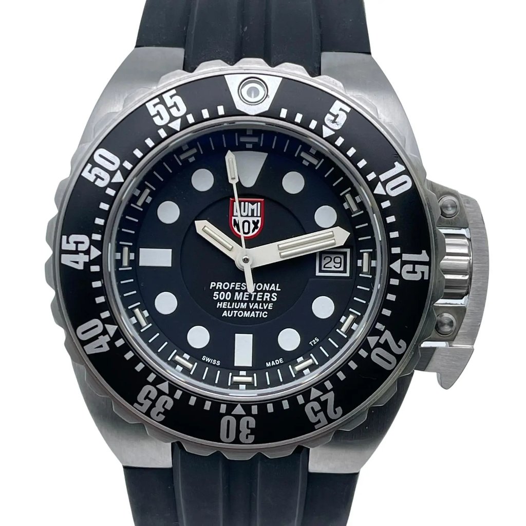 Up Close Front Facing Picture Of Luminox A.1512 Stainless Steel Watch Pre Owned Condition