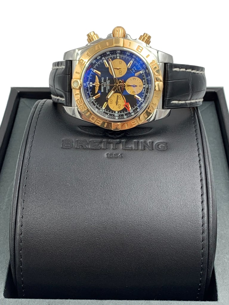  Full View Box, Documents and Breitling CB042012/BB86-743P With Watch In The Image 