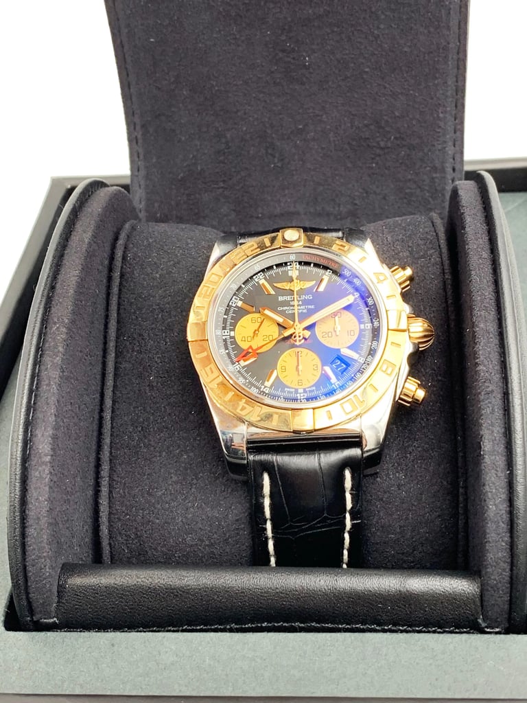  Full View Box, Documents and Breitling CB042012/BB86-743P With Watch In The Image 