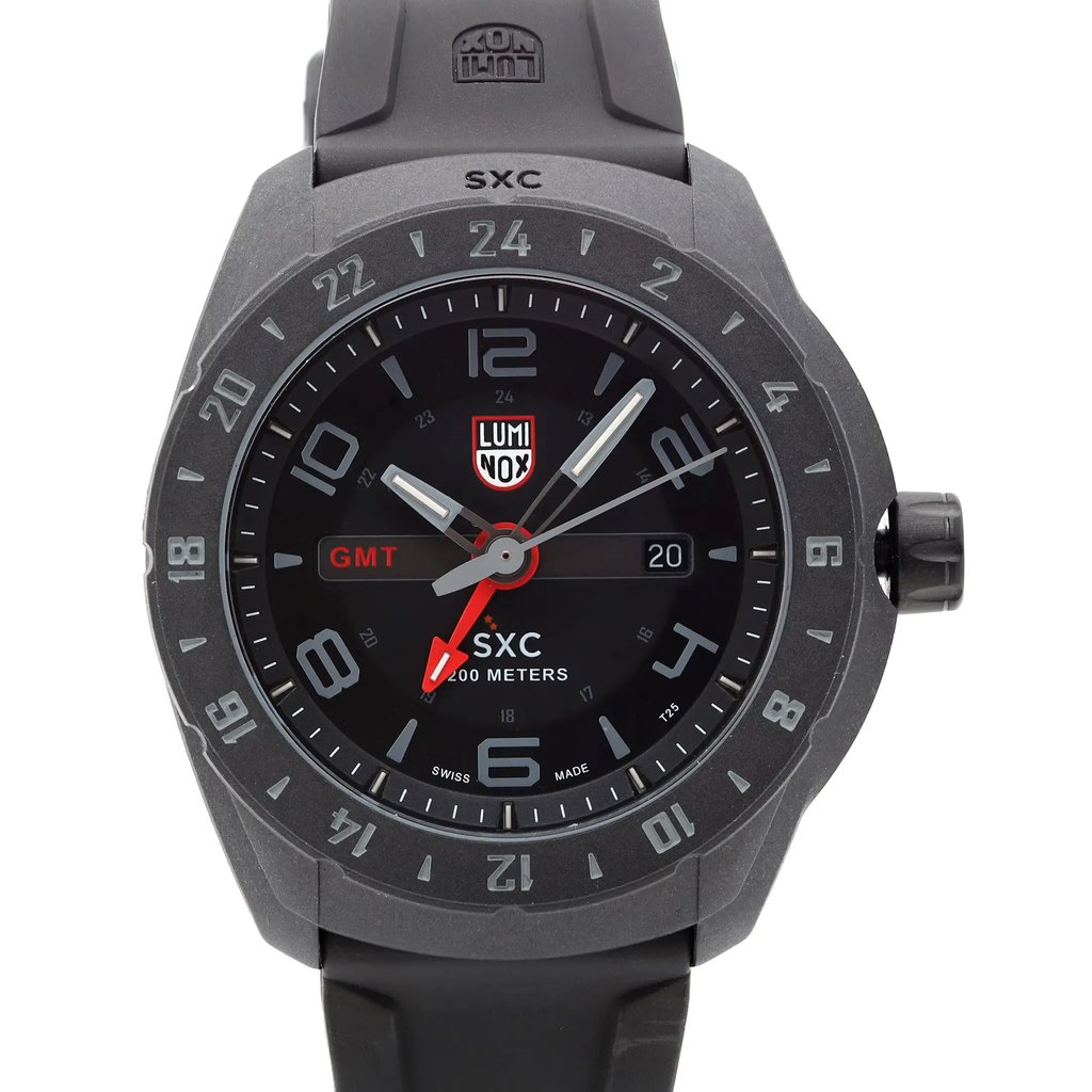 Up Close Front Facing Picture Of Luminox XU.5021.GN Carbon Watch Display Model Condition
