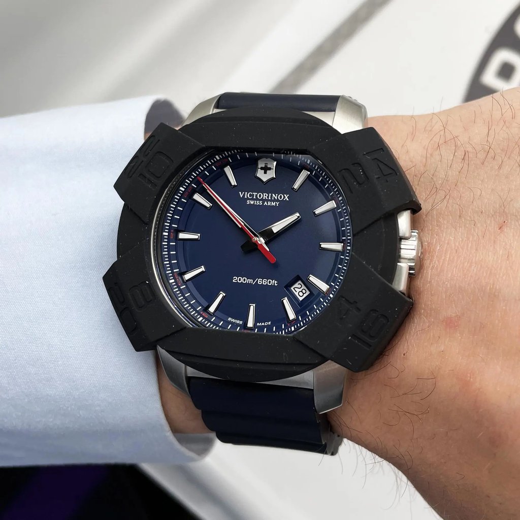 Up Close Front Facing Picture Of Victorinox 241688.1 Stainless Steel Watch Display Model Condition