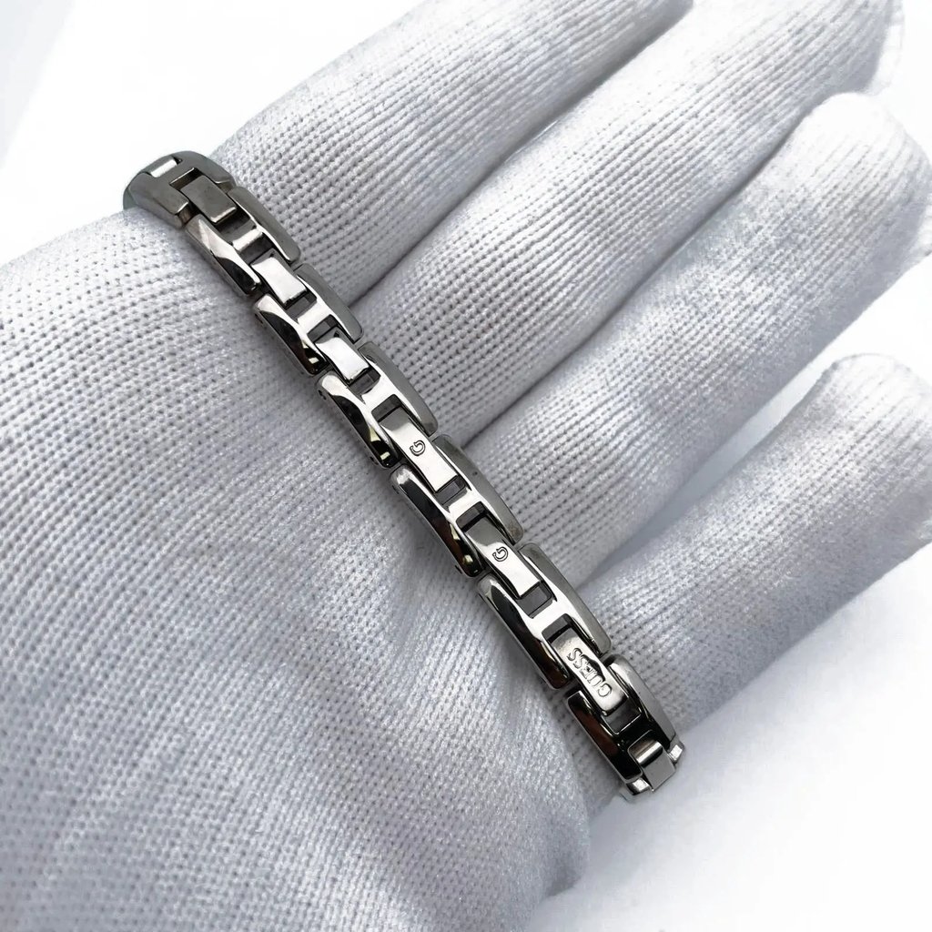 6th image of GUESS Guess Hourglass  Wristwatch, PreOwned condition