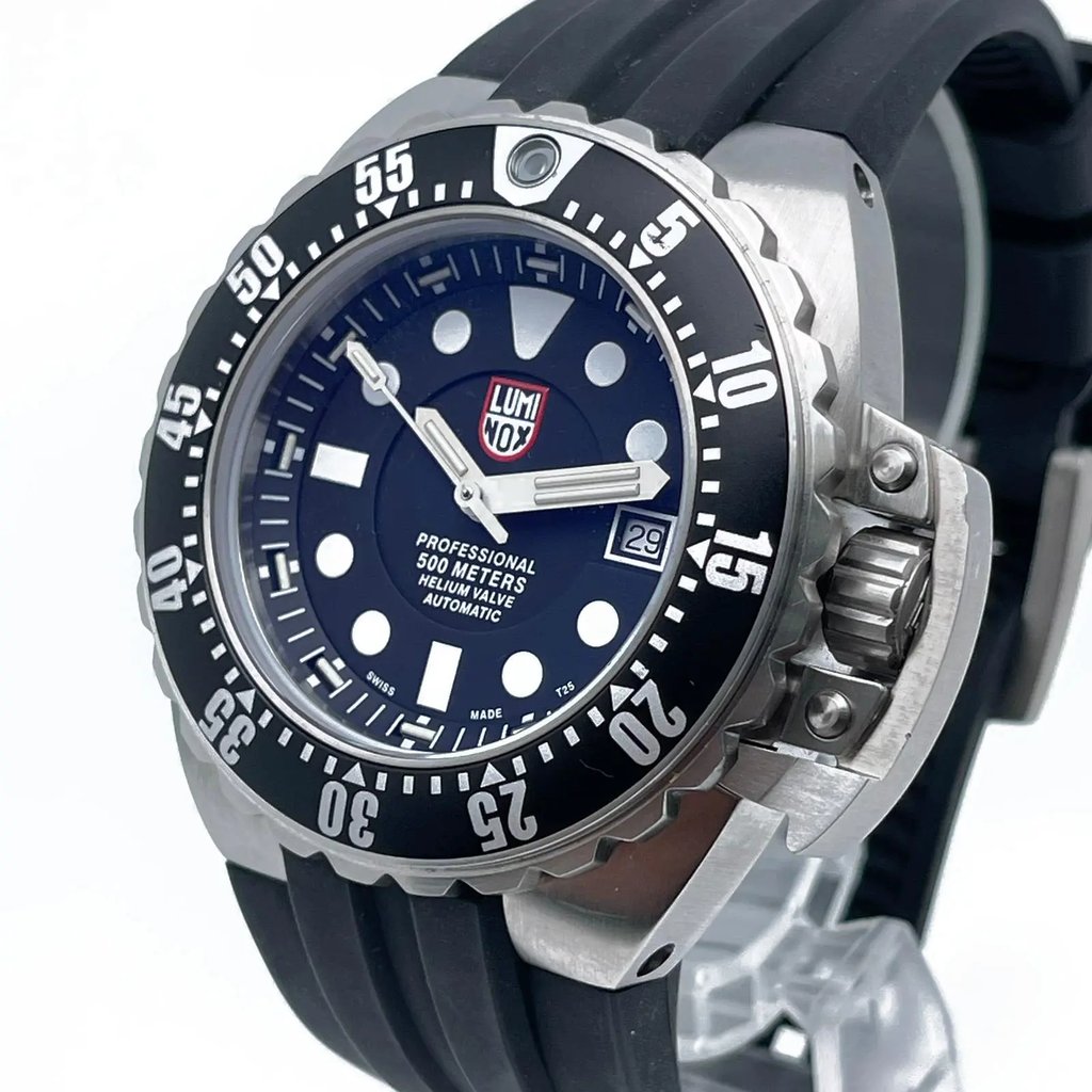 Up Close Front Facing Picture Of Luminox A.1512 Stainless Steel Watch Pre Owned Condition