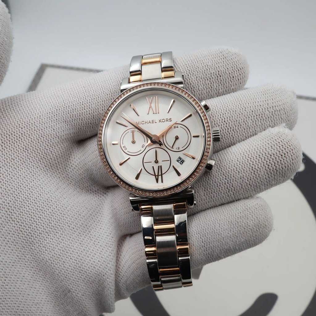 Front Full View Of Michael Kors MK6558 Stainless Steel Watch Display Model Condition {Product Condition}