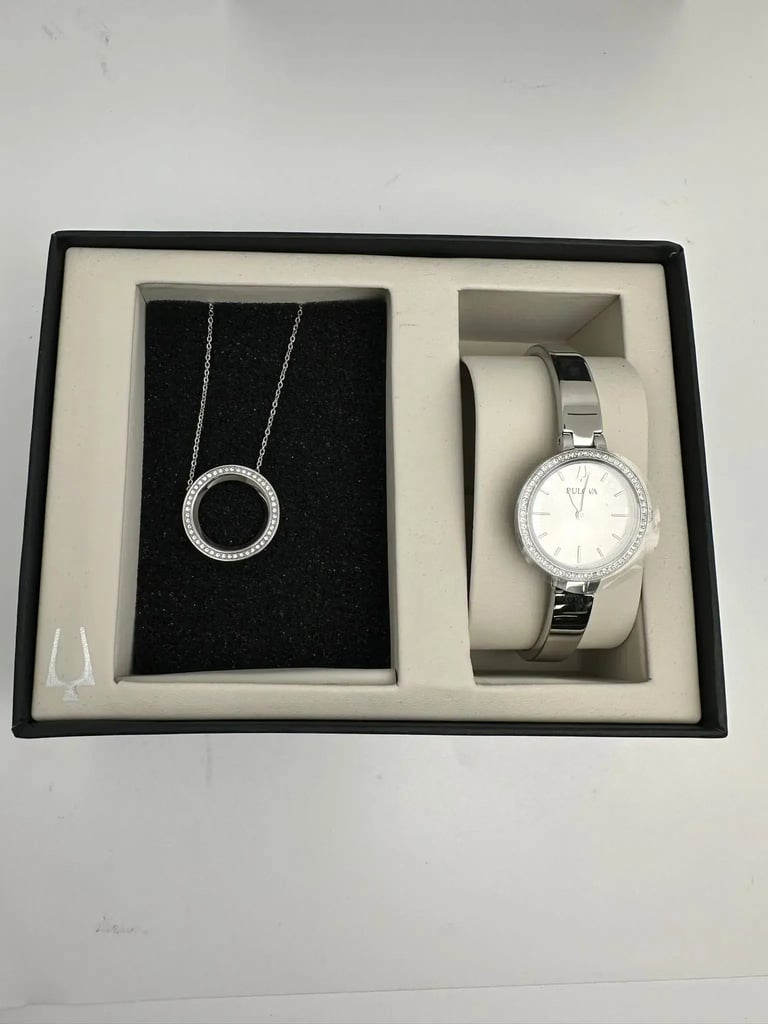 12th image of Bulova Bulova Crystal Wristwatch, DisplayModel condition