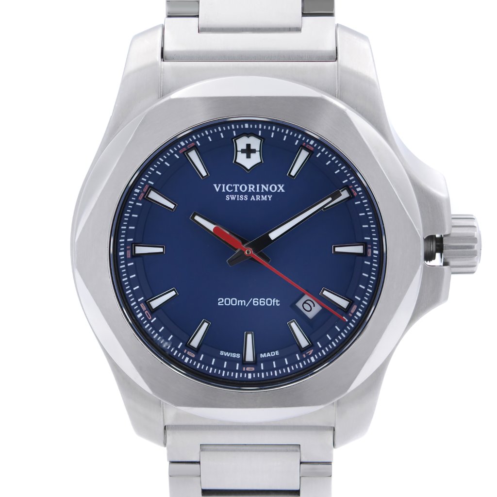 Up Close Front Facing Picture Of Victorinox 241724.1 Stainless Steel Watch Display Model Condition