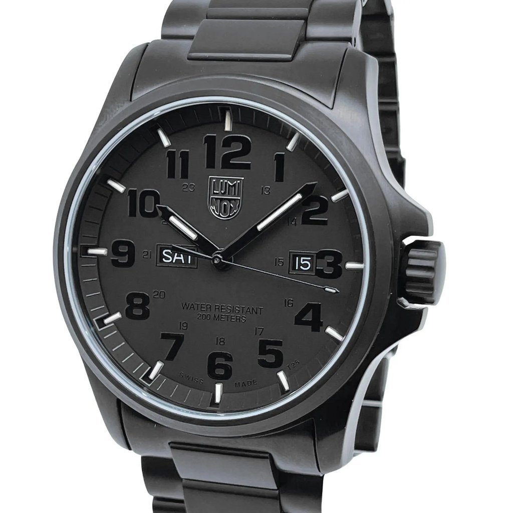 Up Close Front Facing Picture Of Luminox XL.1922.BOB Stainless Steel Watch New With Defects Condition