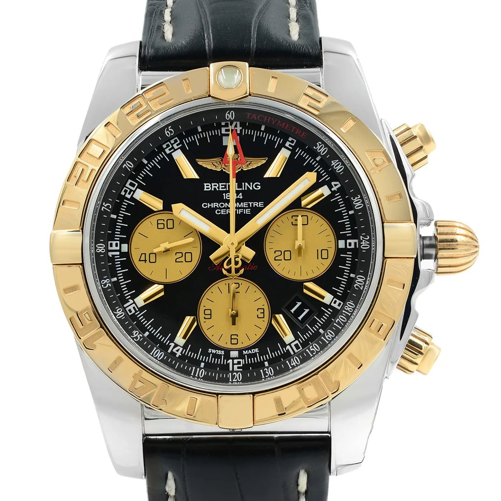 Up Close Front Facing Picture Of Breitling CB042012/BB86-743P Stainless Steel Watch Display Model Condition