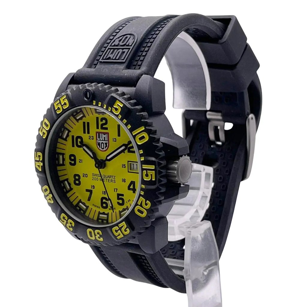 Front Full View Of Luminox XS.3055.LM Carbon Watch Display Model Condition Good