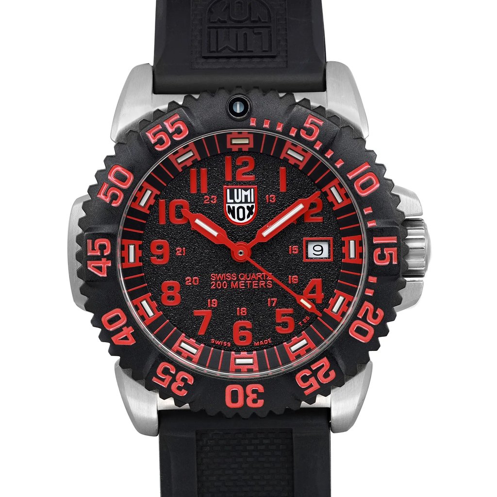 Up Close Front Facing Picture Of Luminox XS.3165 Stainless Steel Watch Pre Owned Condition
