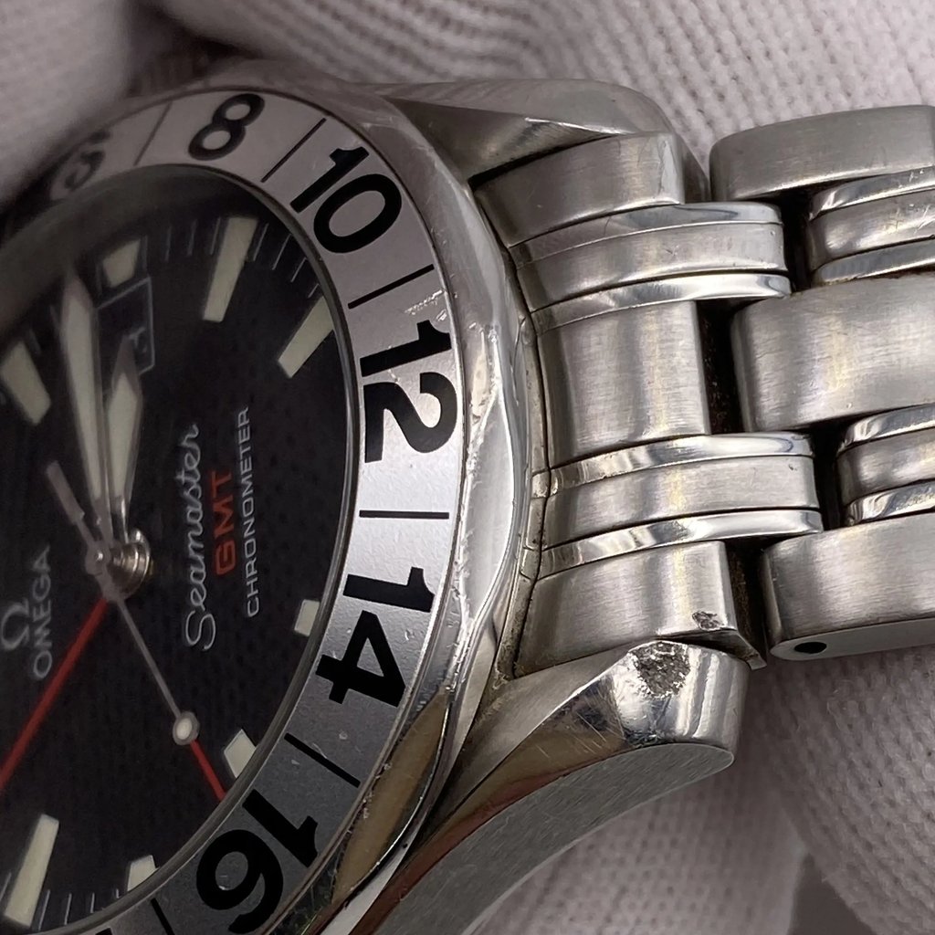 Up Close Front Facing Picture Of OMEGA 2534.50.00 Stainless Steel Watch Pre Owned Condition