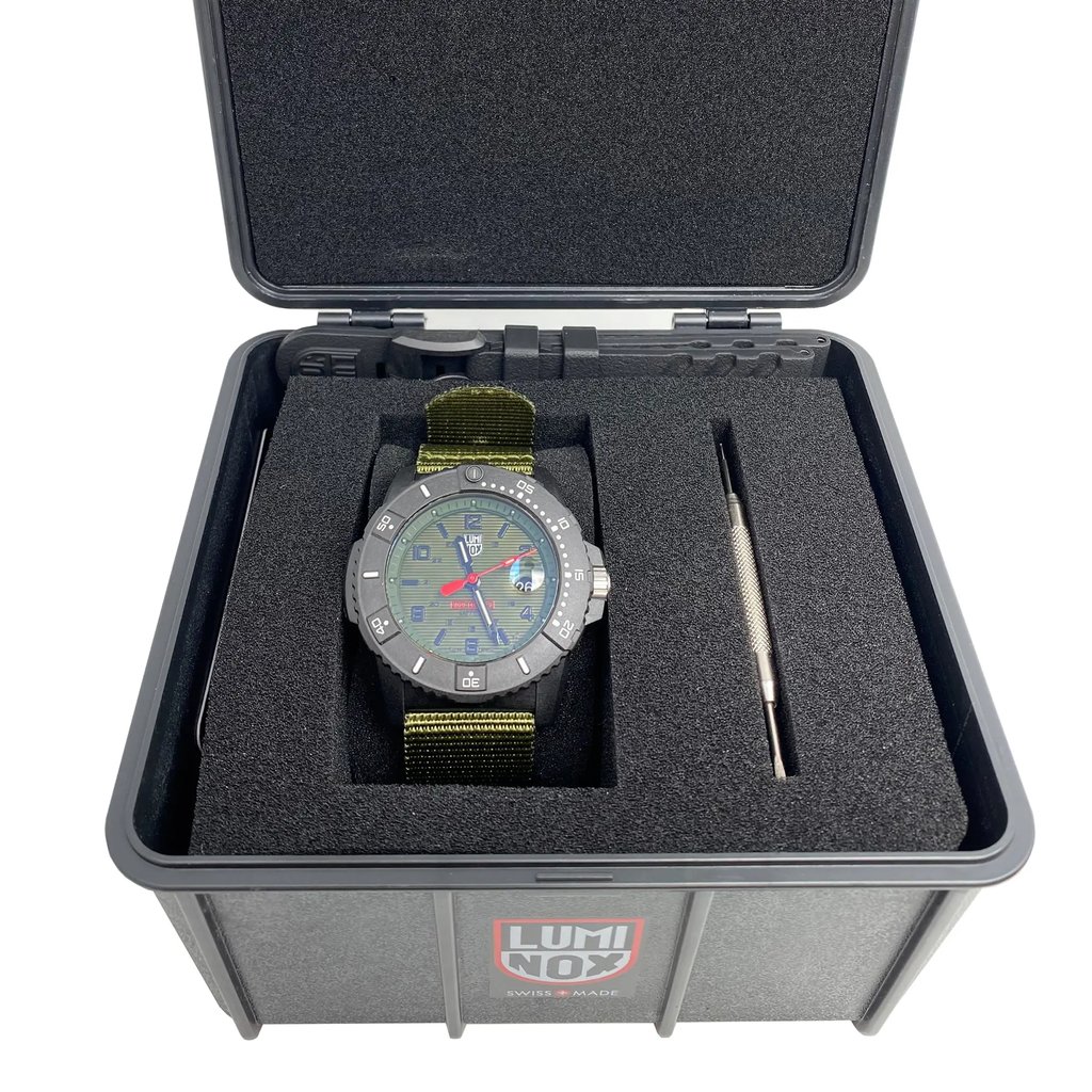  Full View Box, Documents and Luminox XS.3617.SET With Watch In The Image 