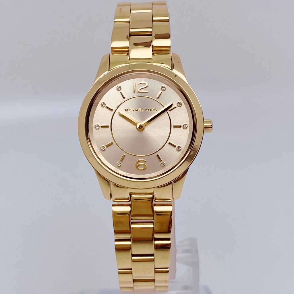 Up Close Front Facing Picture Of Michael Kors MK6590 Stainless Steel Watch New With Defects Condition