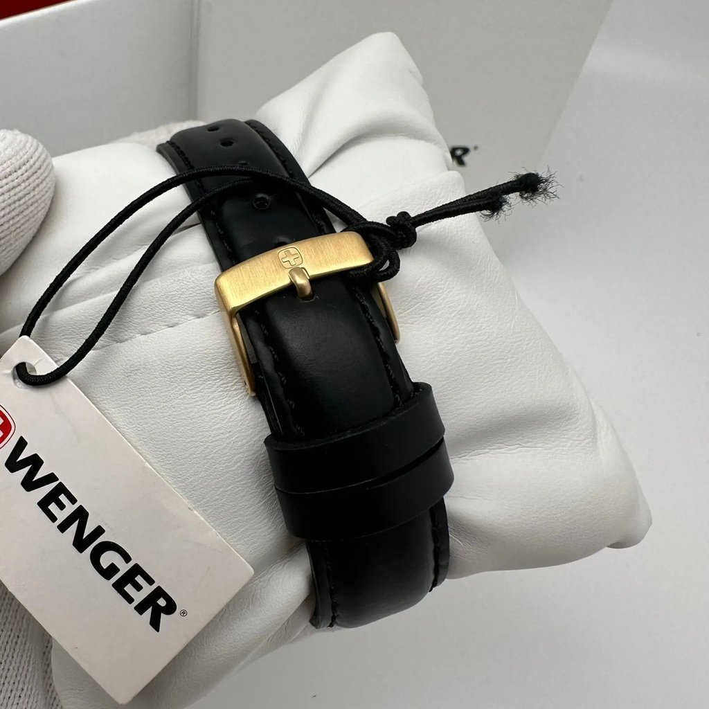 Back View Of Snap Back Case And Closed Leather Band Of Wenger 01.1421.101 Watch Display Model Condition