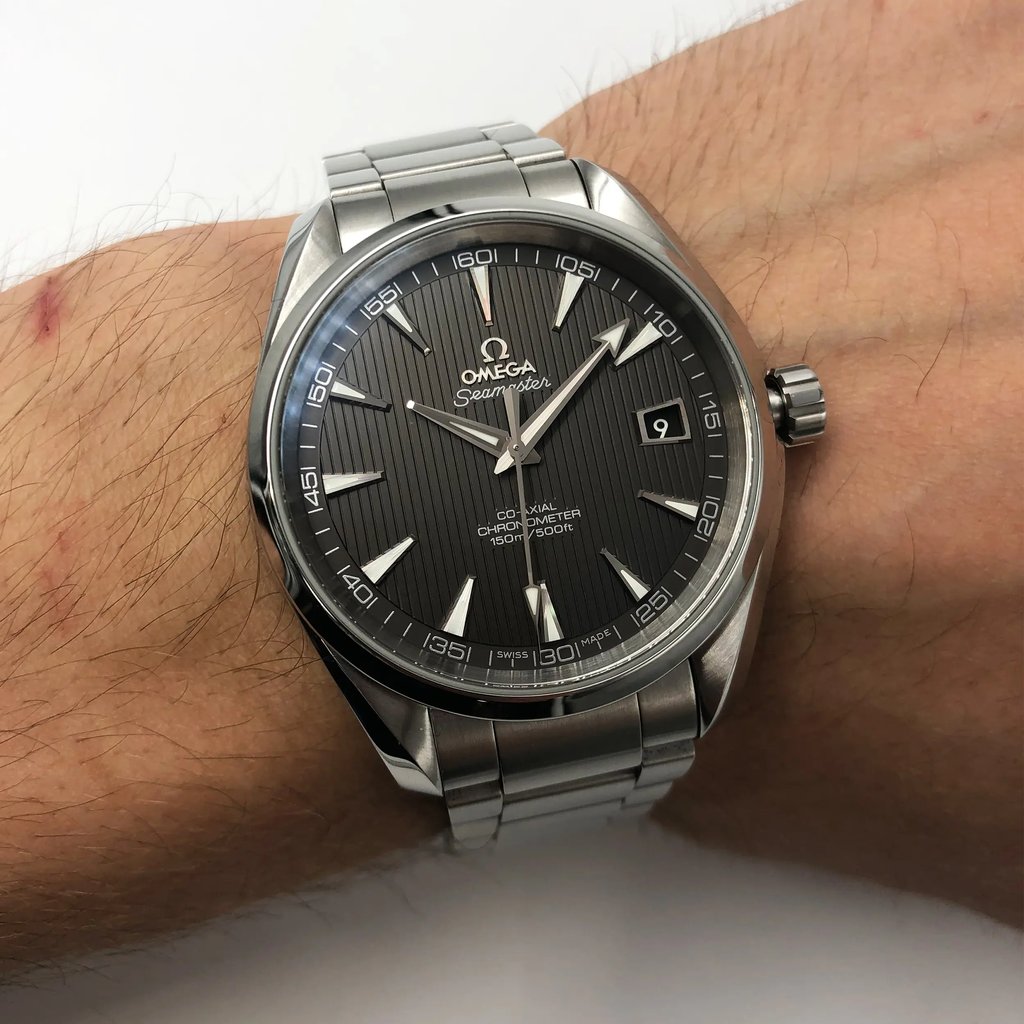 8th image of OMEGA 231.10.42.21.06.001 Wristwatch, DisplayModel condition
