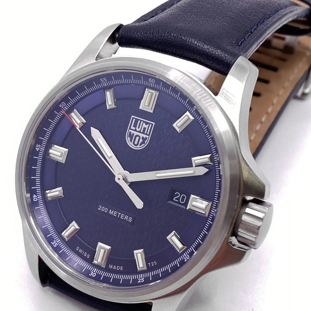 Up Close Front Facing Picture Of Luminox XL.1834 Stainless Steel Watch Display Model Condition