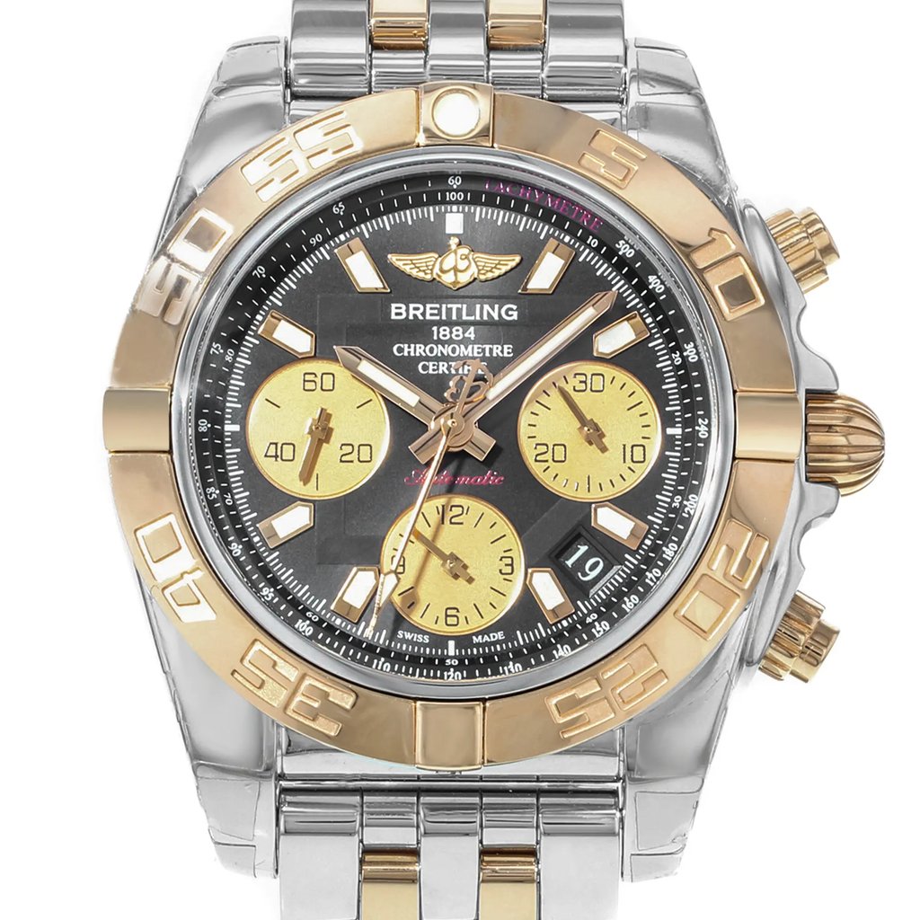 Up Close Front Facing Picture Of Breitling CB014012/BA53-378C Stainless Steel Watch Display Model Condition