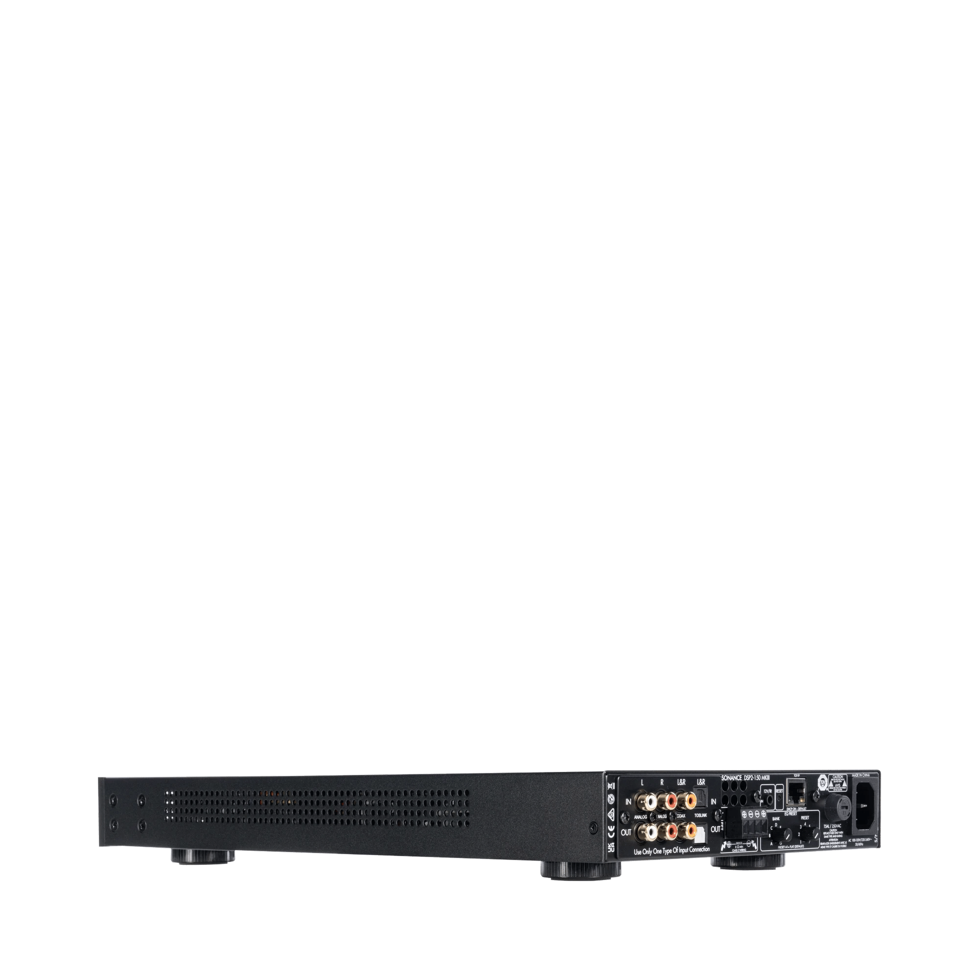 Rückansicht des Sonance NAMP DSP 2-150 mkIII Verstärkers mit Anschlüssen.