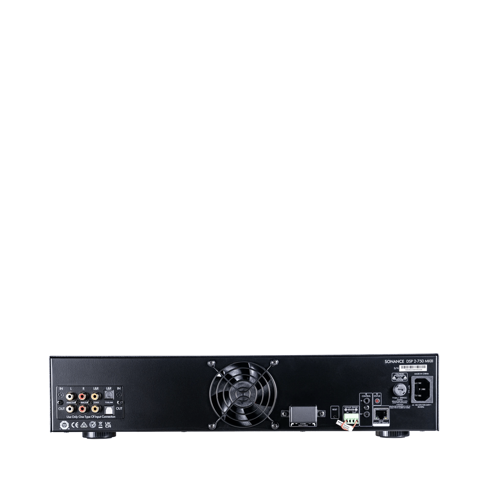 Rückansicht des Sonance NAMP DSP 2-750 mkIII Verstärkers mit Anschlüssen.