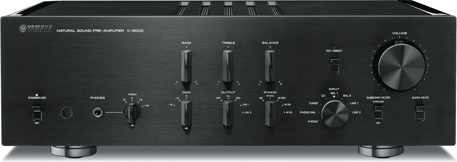 Frontansicht des Yamaha C-5000 Stereo-Vorstufe mit verschiedenen Reglern und Anschlüssen.