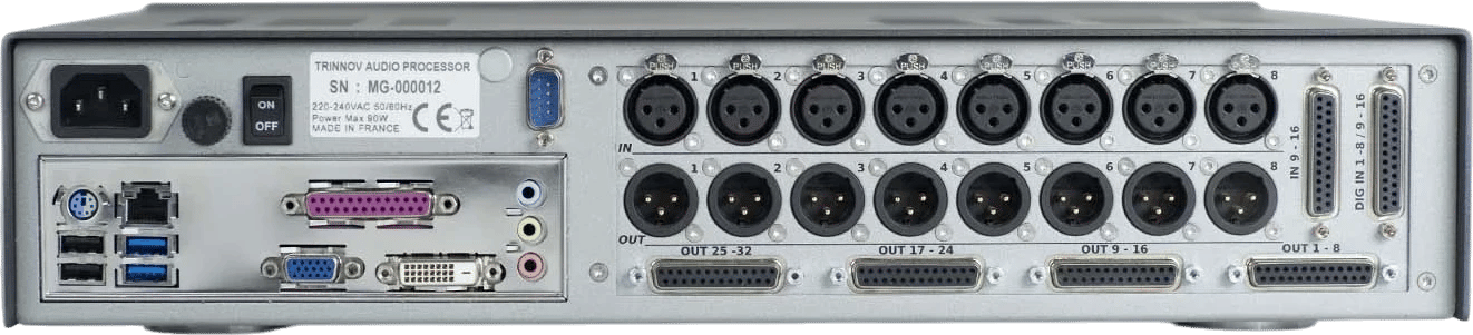 Rückansicht des Trinnov Altitude 48ext Audioprozessors mit mehreren Ein- und Ausgangsports.