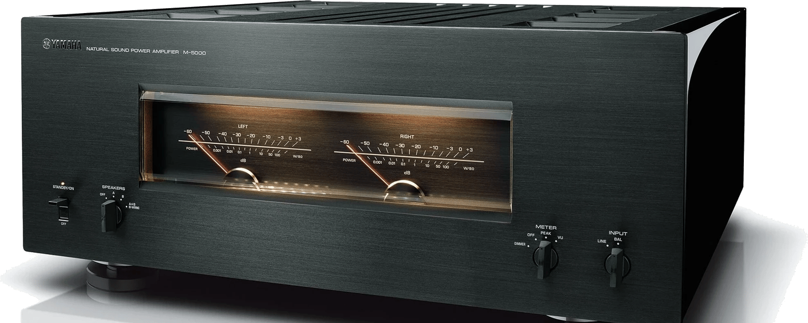 Frontansicht des Yamaha M-5000 Leistungsverstärkers mit zwei Leistungsanzeigen.